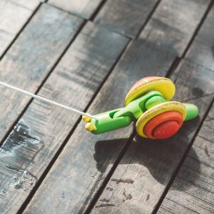 Arrastre de madera caracol Plantoys - Imagen 5