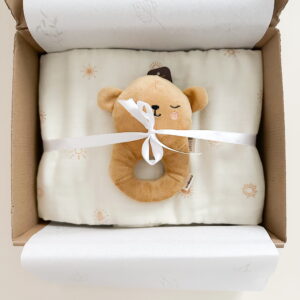 Box N5 | Mostaza | Rebozo y sonajero