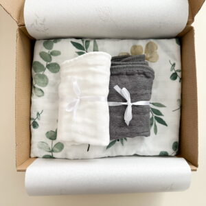 Box N7 | Verde | Rebozo de muselina y dos babitas