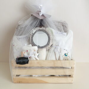 Pack A10 | Gris | Manta, set pijama y sonajero